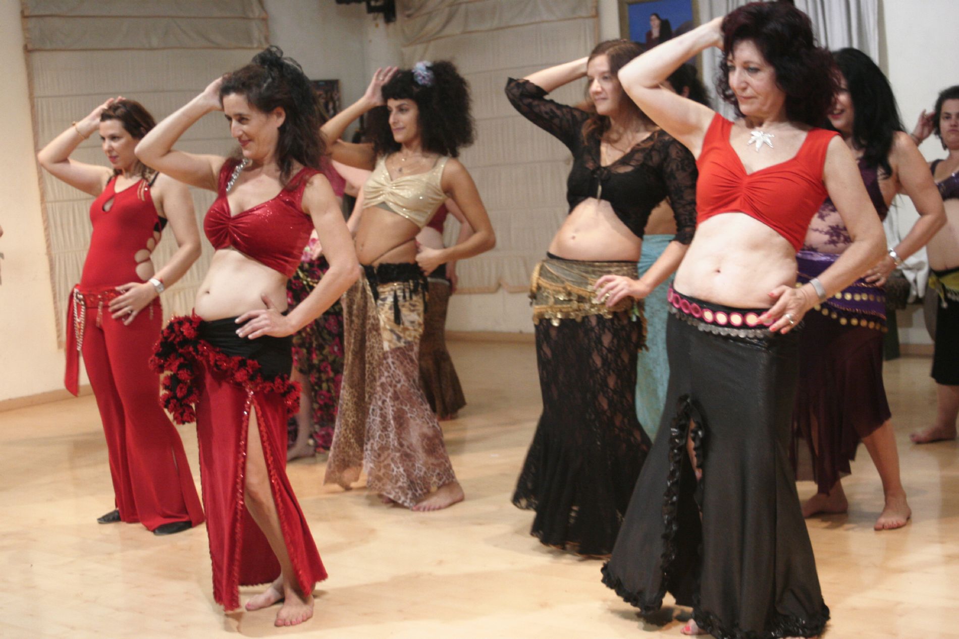 ריקודי בטן מקצועיים בתל אביב מבית טינה גירש סהרה סיטי